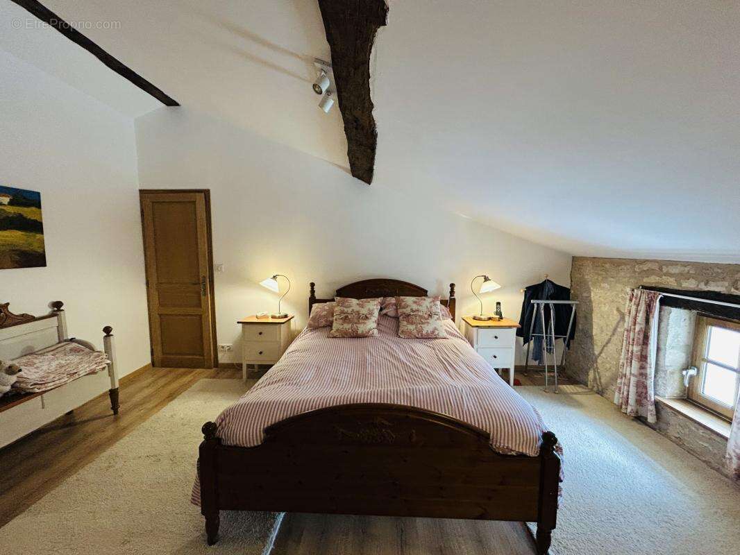 Maison à CHAMPAGNE-LE-SEC