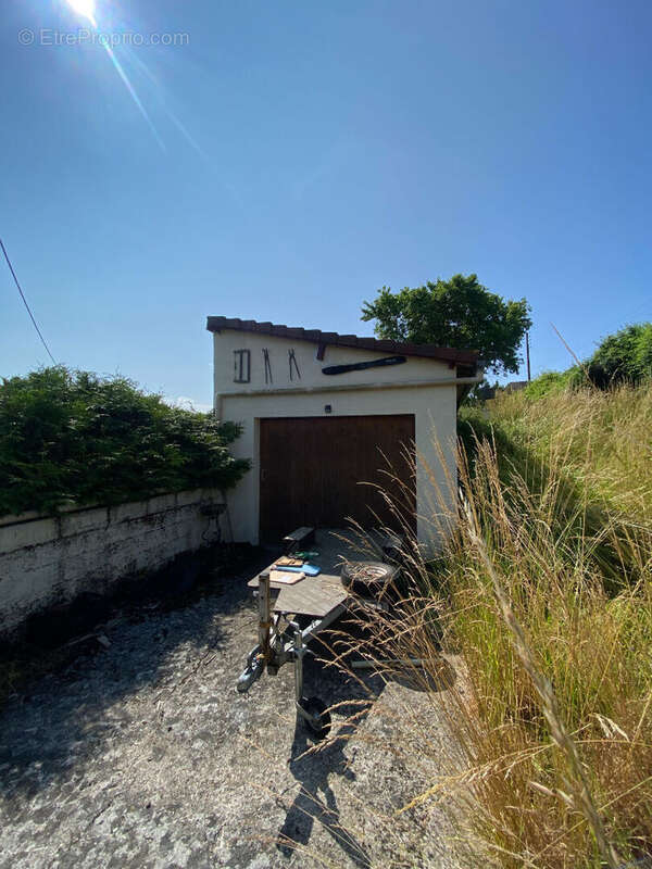Terrain à MAIGNELAY-MONTIGNY