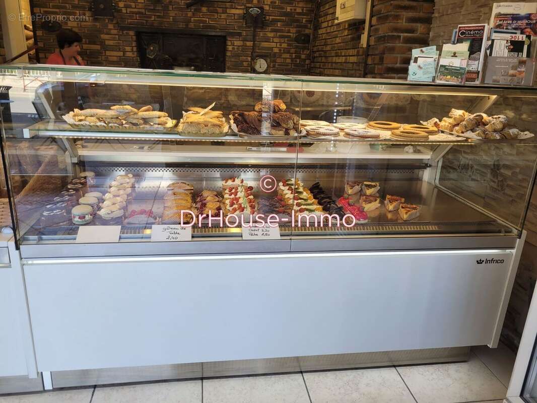 Commerce à CHATEAUNEUF-LES-MARTIGUES