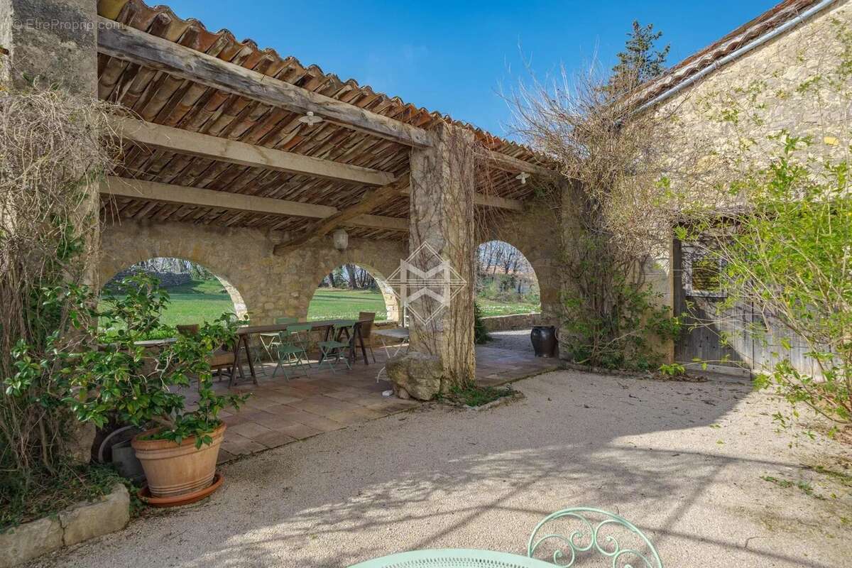 Maison à TOURRETTES