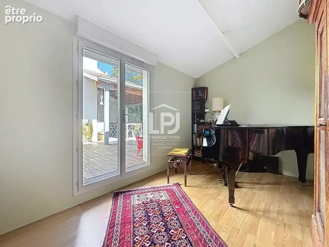 Lumineuse maison familiale 8 pièces de 178 m² avec jardin, belle terrasse et garage - photo 6