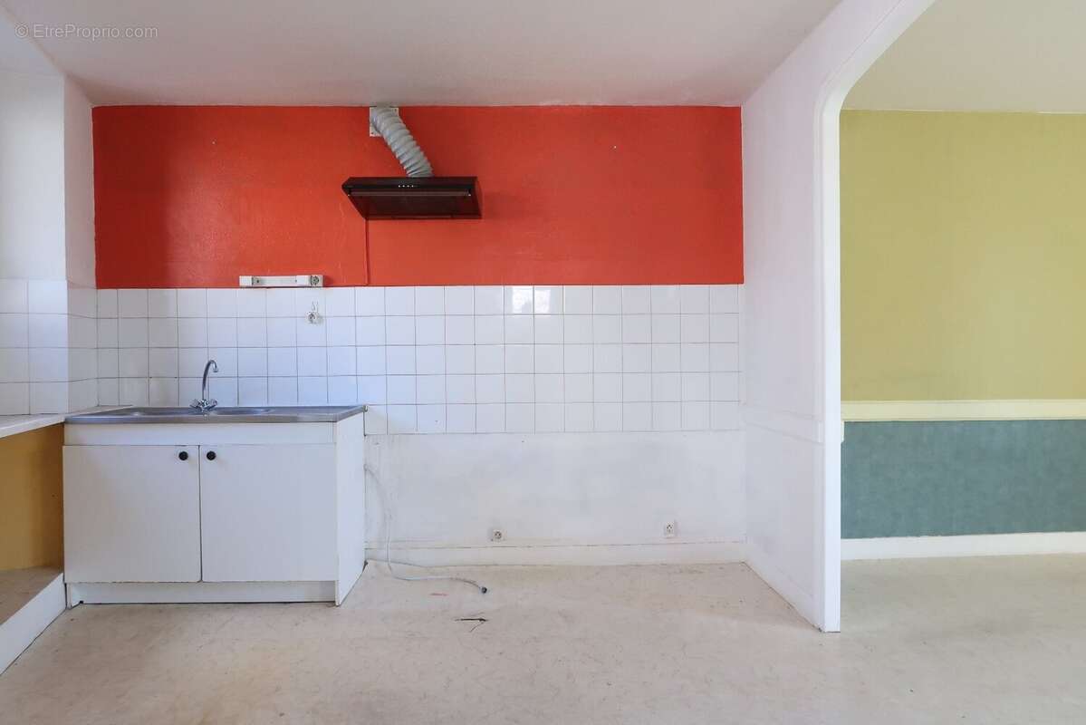 Maison à SAINT-ROMAIN-LACHALM