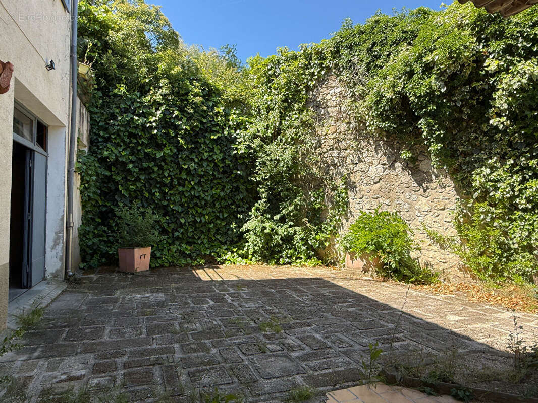 Maison à LA ROQUE-D'ANTHERON