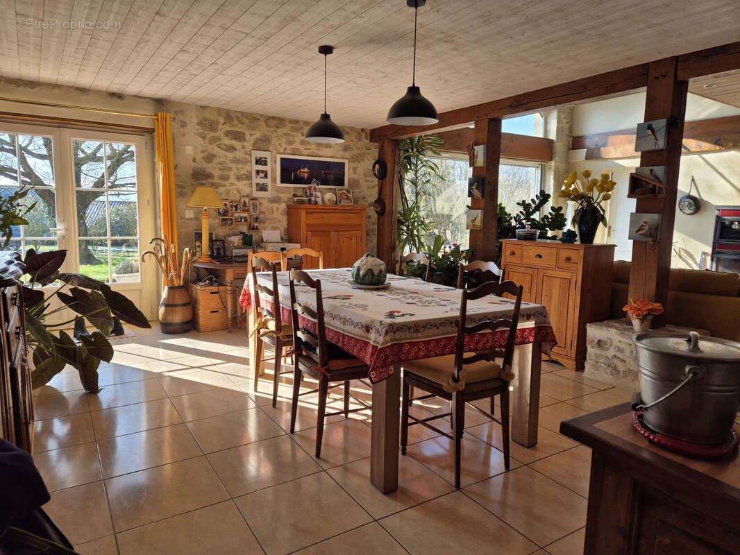 Maison à NEUFFONS