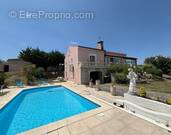 Maison à SAINT-ETIENNE-DE-FONTBELLON