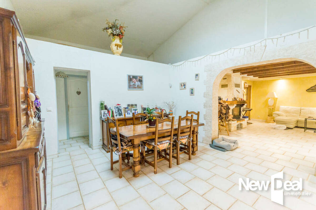 Maison à TOURRETTES