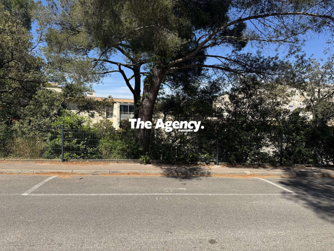 Parking à MARSEILLE-9E