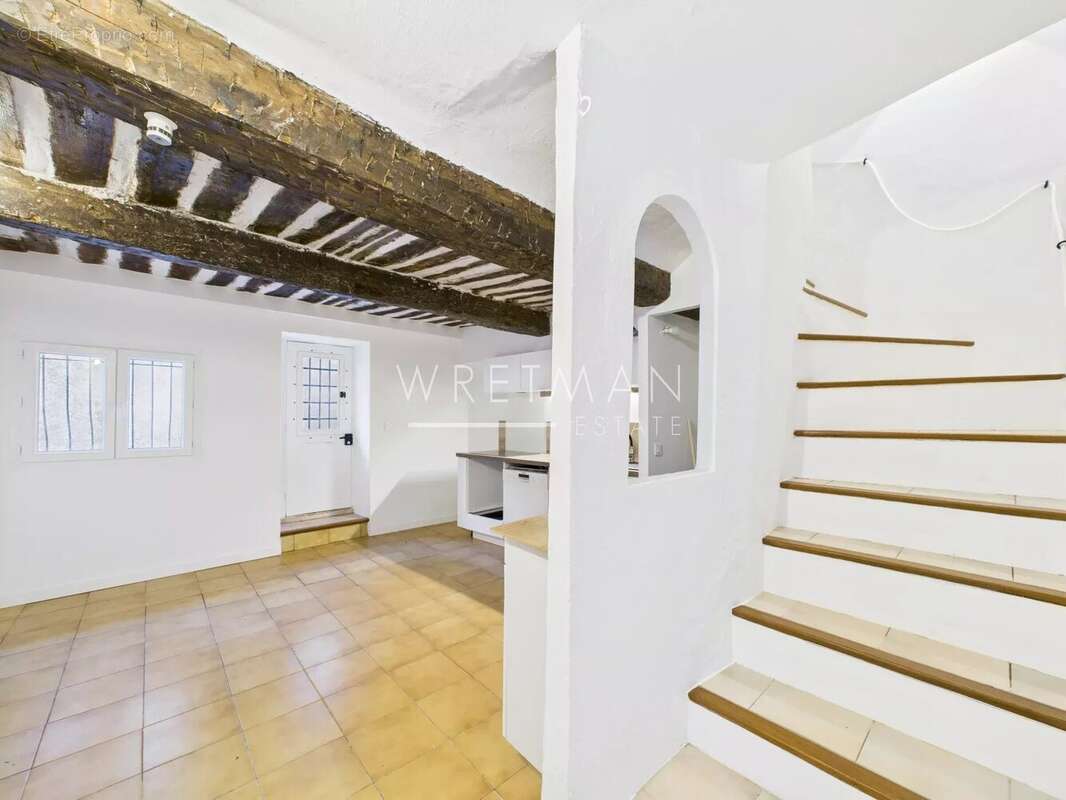 Appartement à AURIBEAU-SUR-SIAGNE