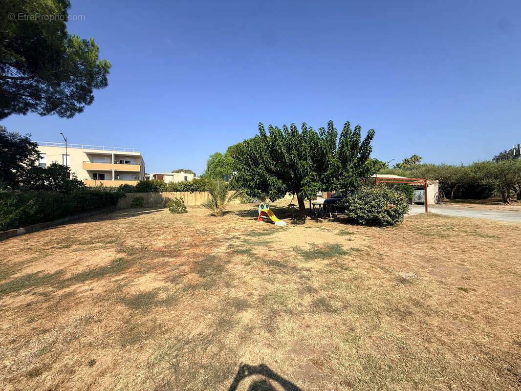 FREJUS, TERRAIN PLAT DE 430m2, bel emplacement - photo 3