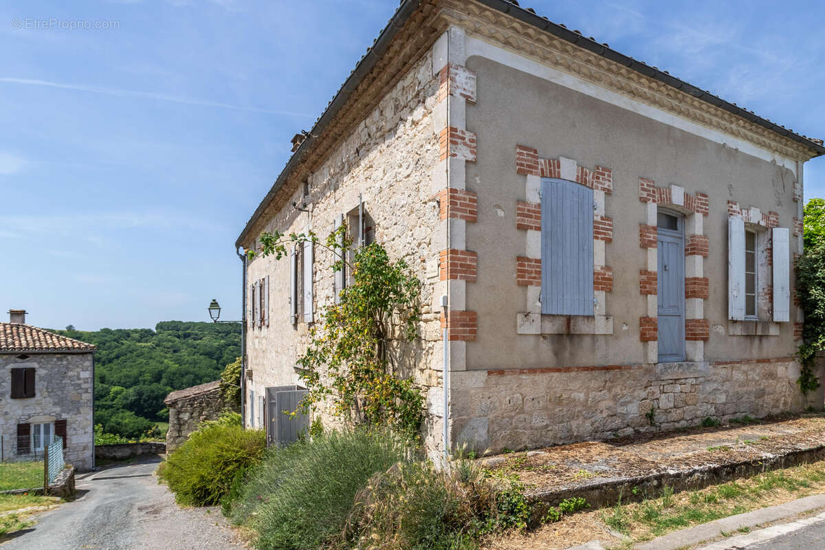Maison à BEAUVILLE