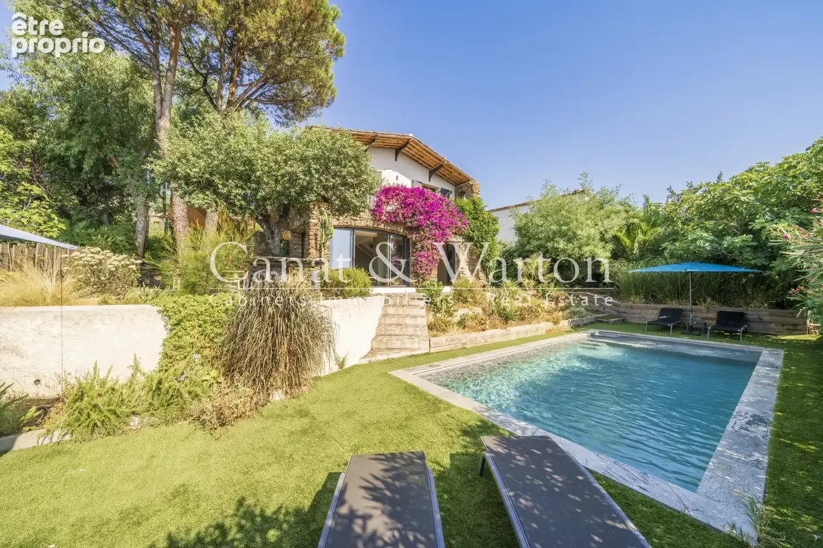 Vue mer: villa rénovée à cavalaire avec piscine - photo 4