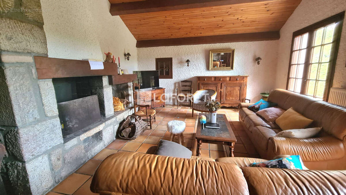 Maison à CHENEREILLES