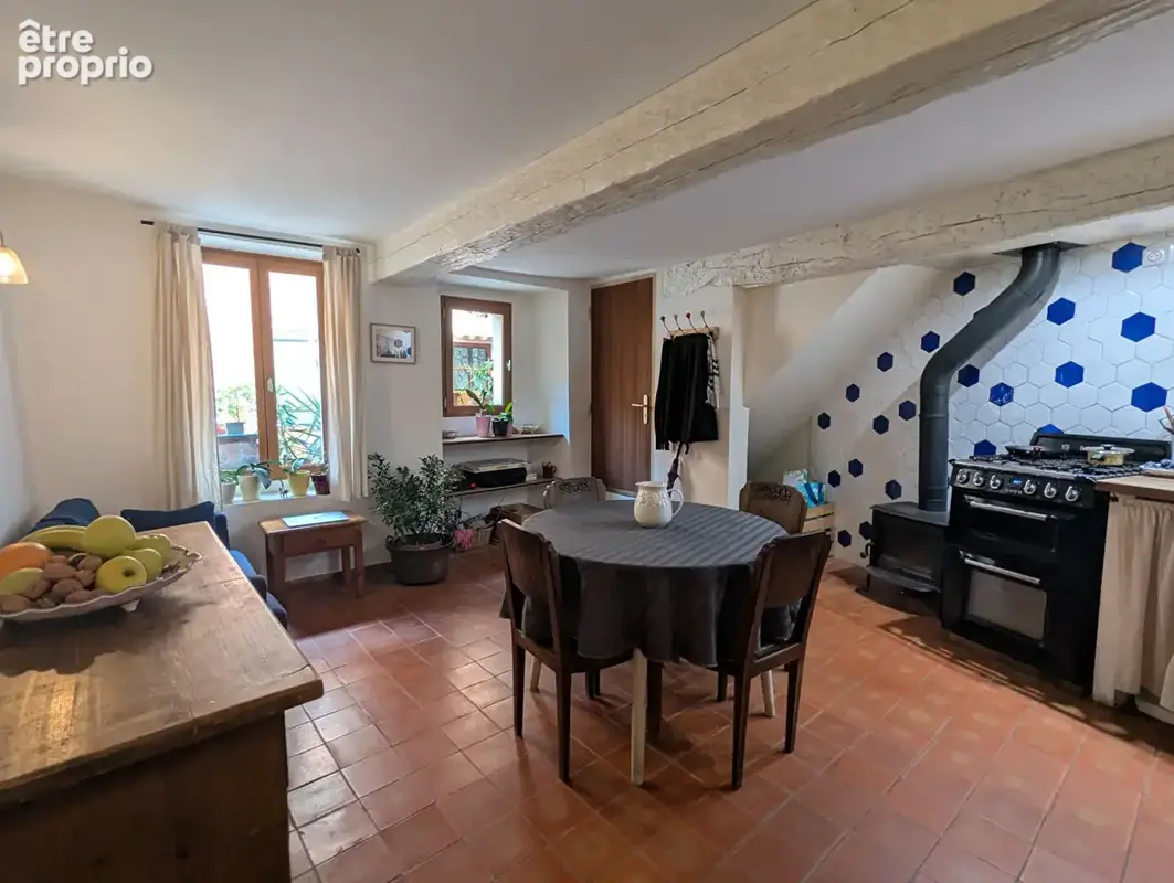 Sillans-la-Cascade : maison de village rénovée, 140 m² sur 3 niveaux, deux logements - photo 8