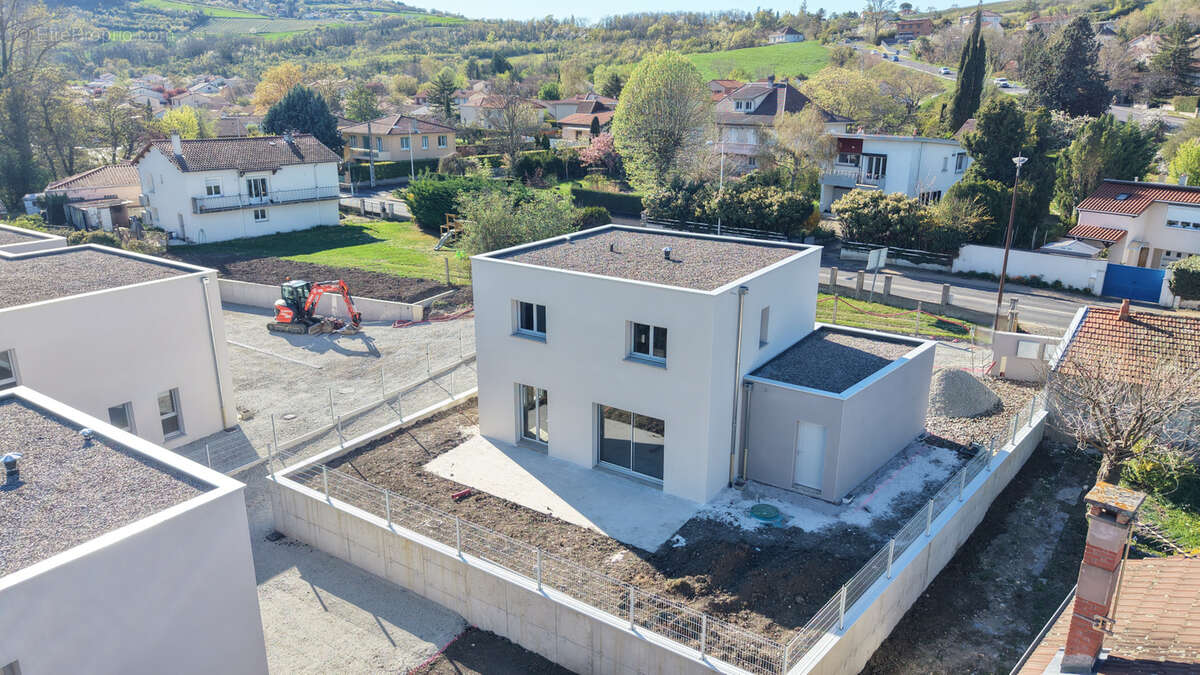 Maison à LES MARTRES-DE-VEYRE