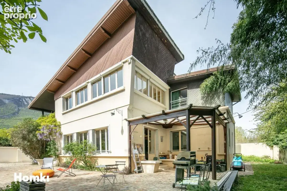 Maison de 226 m² au cœur d’un jardin arboré de 1 500 m² – Fraîcheur, calme et verdure - photo 16