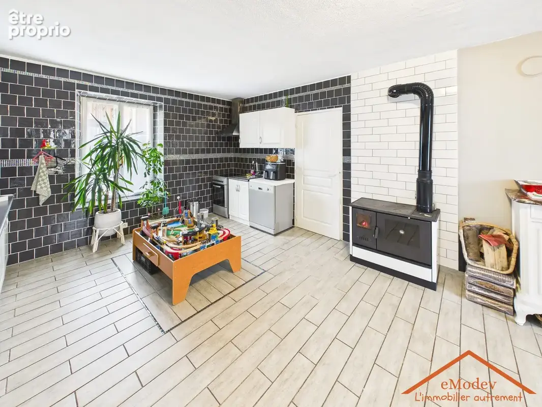 Maison 7 pièces 153 m² à vendre à Fresse-Sur-Moselle (88160) - photo 4