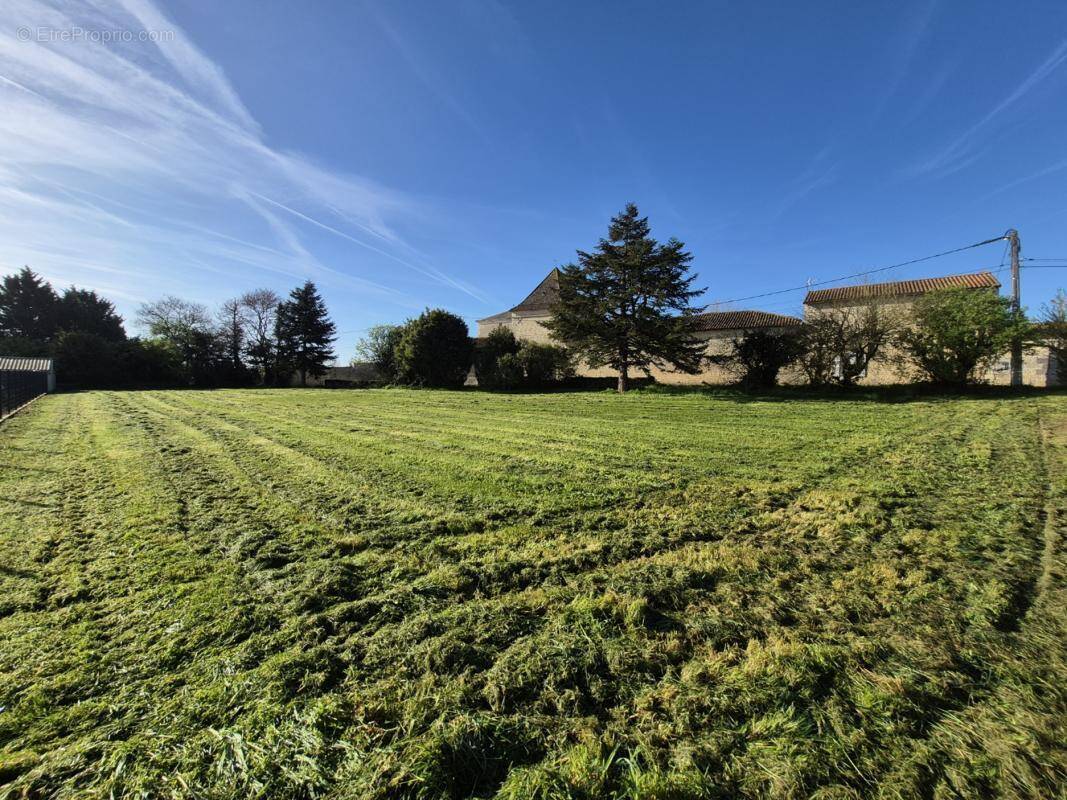 Terrain à AMBERAC