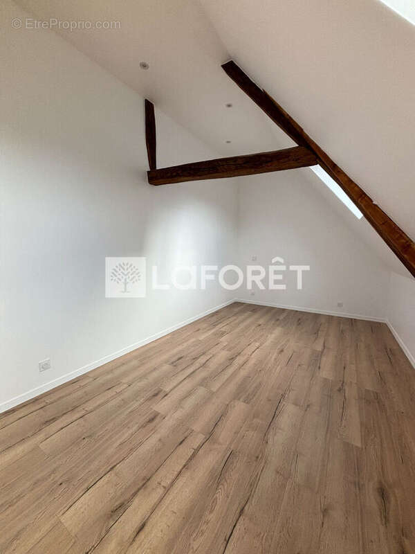 Appartement à MOUY