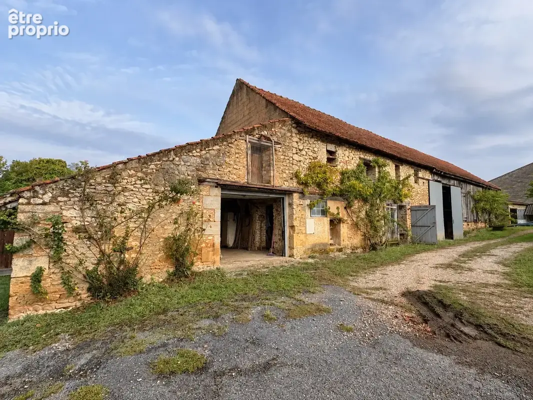 Propriété agricole d'environ 28 hectares avec noyeraie, 2 sources et  nombreuses dépendances   Périgord Noir - photo 1
