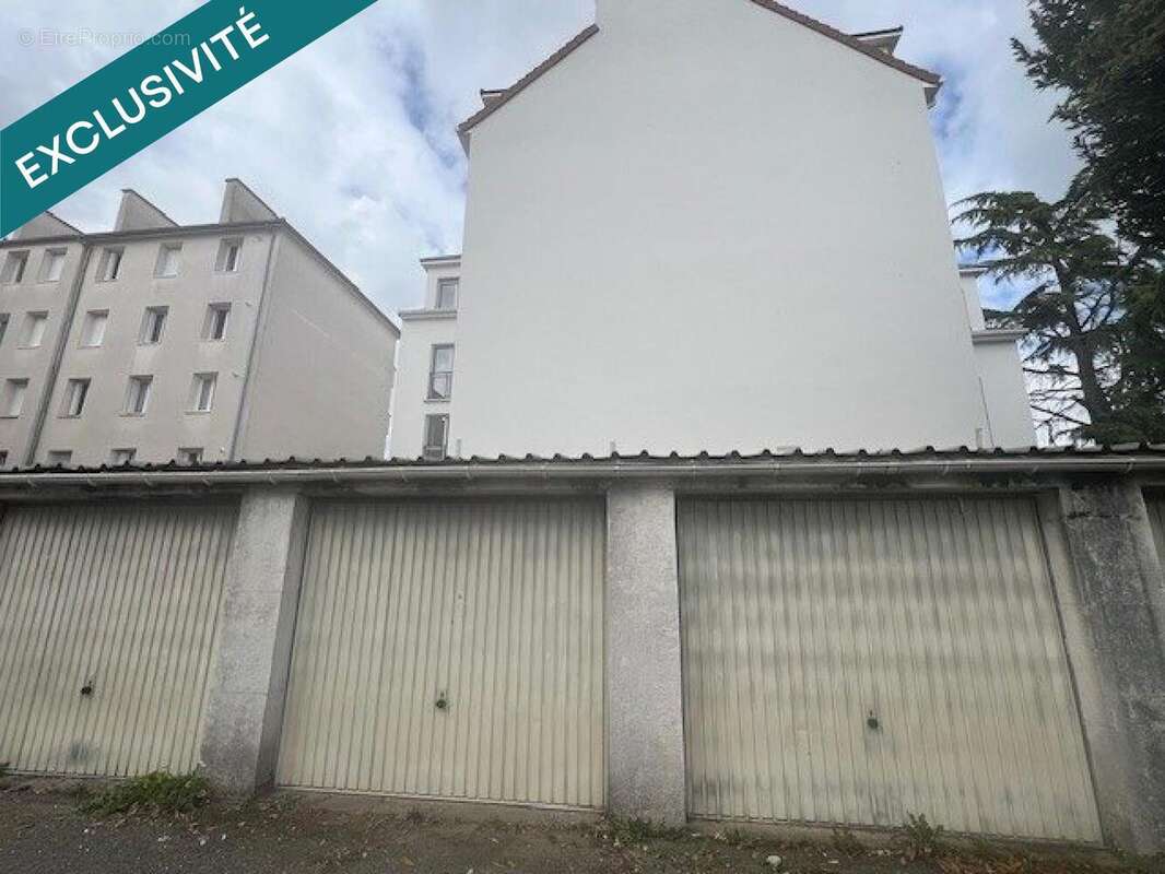 Photo 3 - Parking à TRAPPES