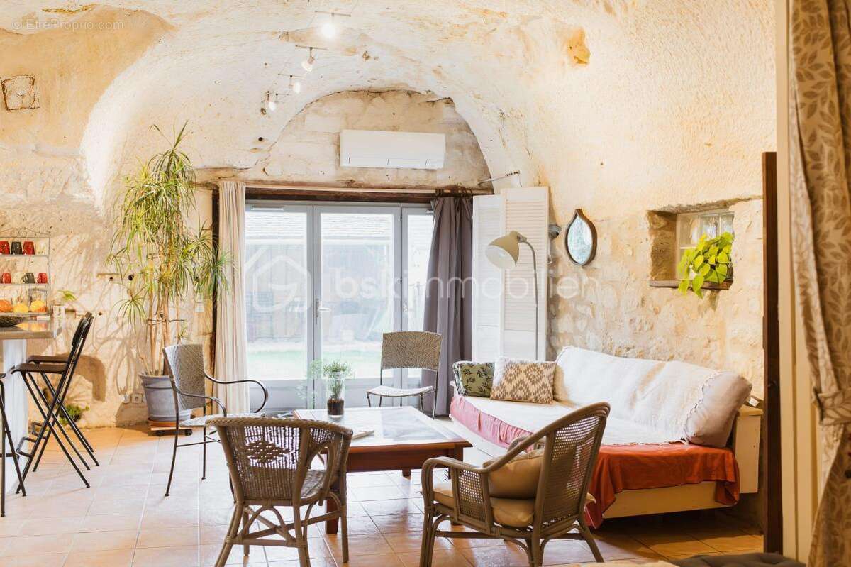 Maison à VILLAINES-LES-ROCHERS