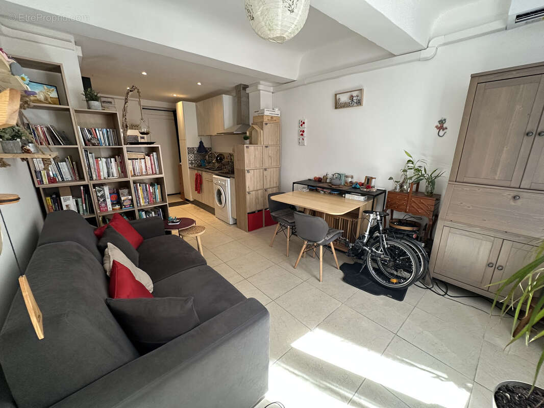 Appartement à SOLLIES-PONT