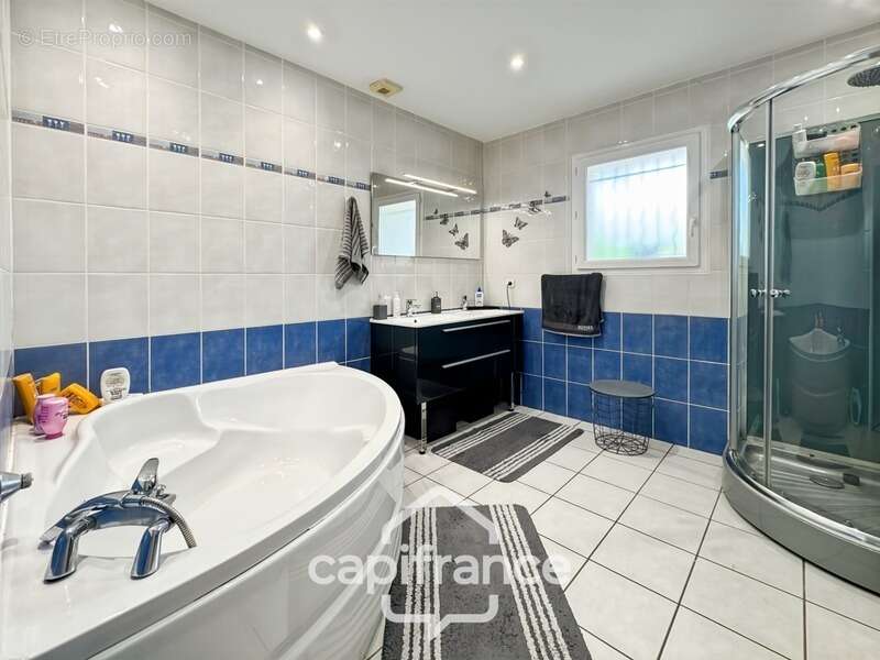 Maison à BOUGE-CHAMBALUD