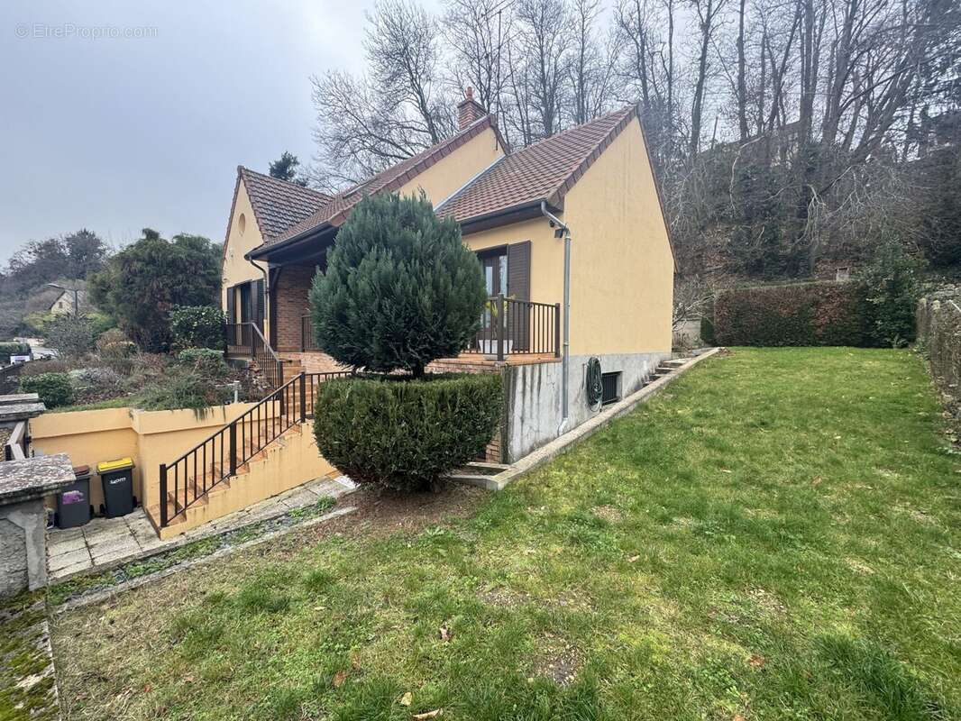 Maison à GOMETZ-LE-CHATEL