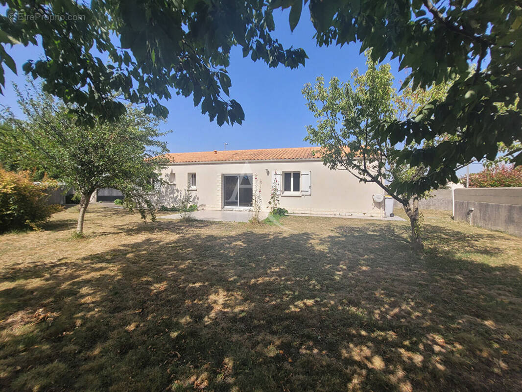 Maison à CHARRON