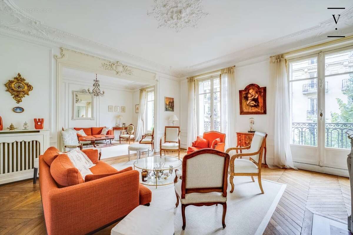 Appartement à PARIS-16E