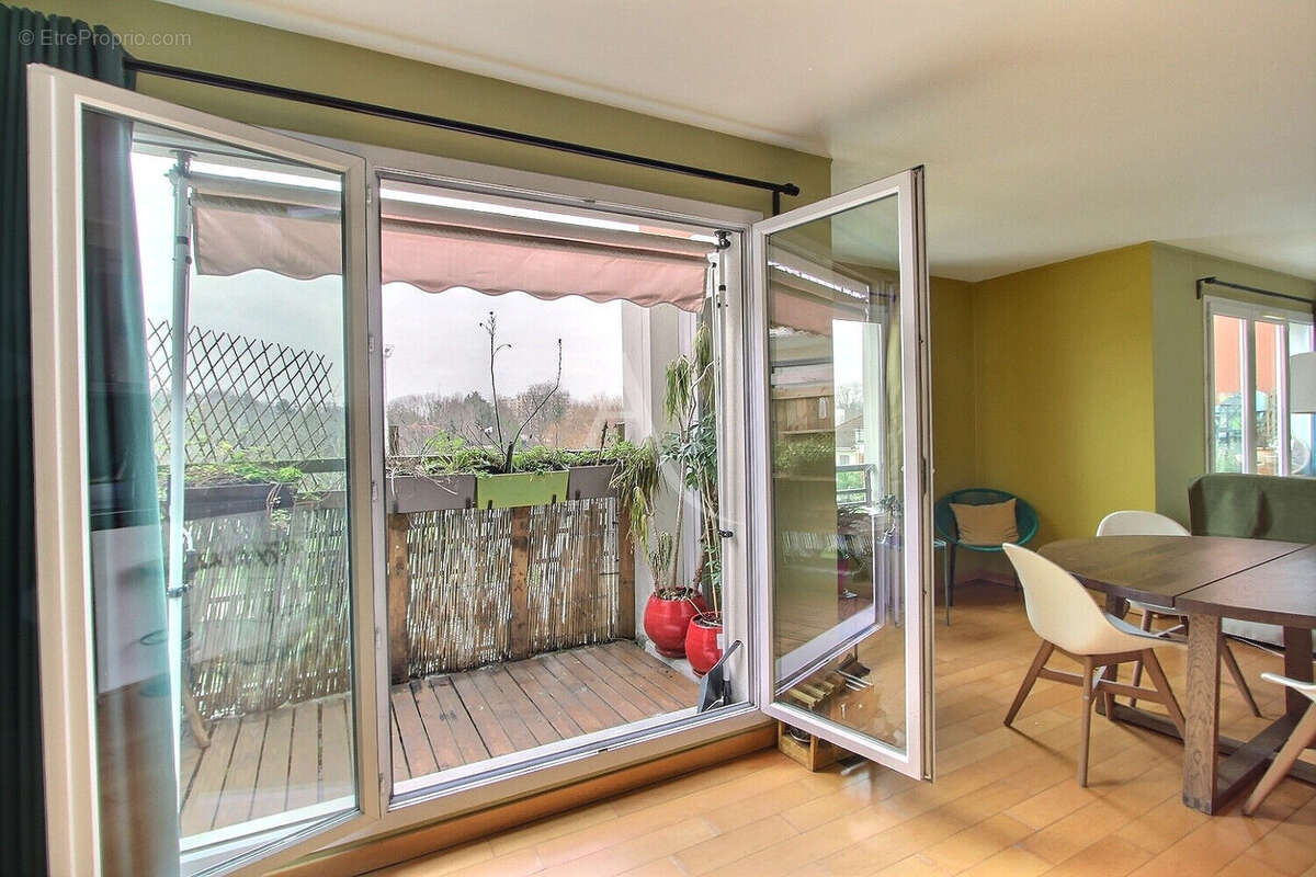 Appartement à VILLENEUVE-LA-GARENNE