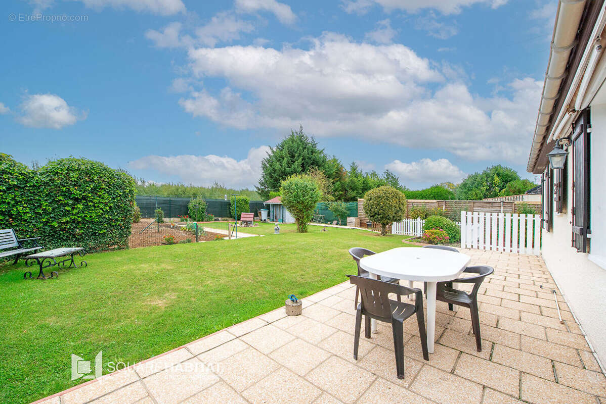 Maison à MONCHECOURT