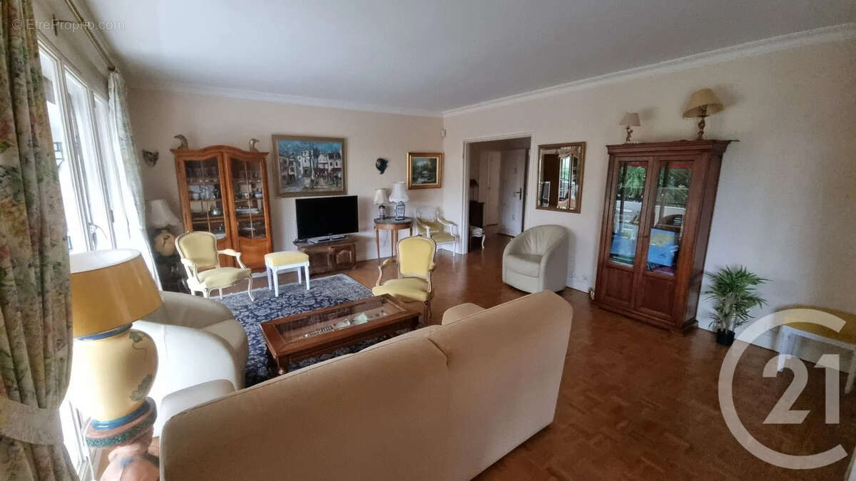 Appartement à SAINT-MAUR-DES-FOSSES