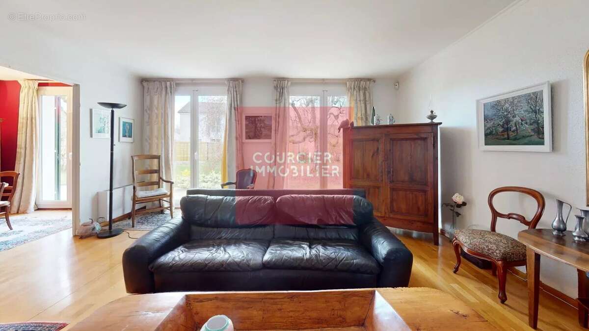 Maison à LE MESNIL-SAINT-DENIS