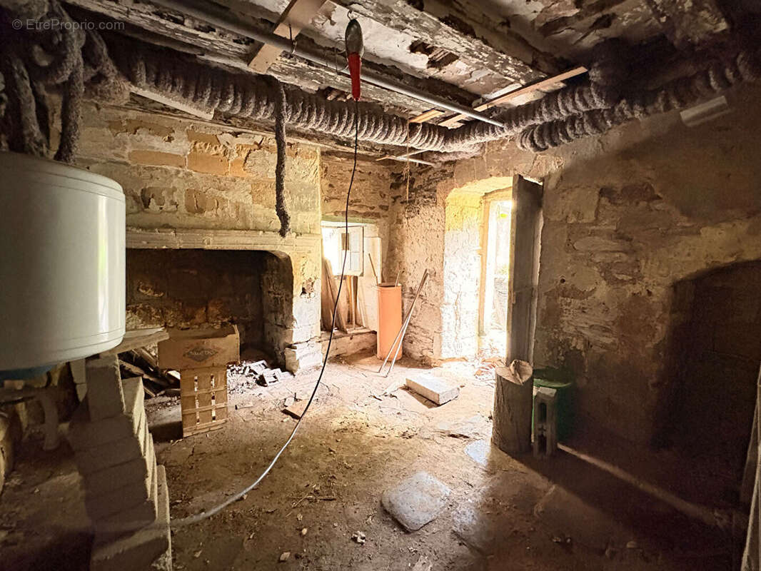 Appartement à LES PONTS-DE-CE
