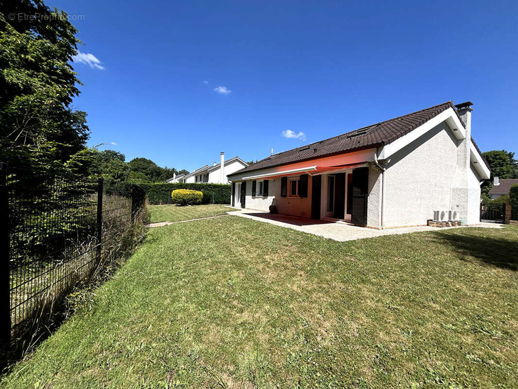 Maison à VOISINS-LE-BRETONNEUX