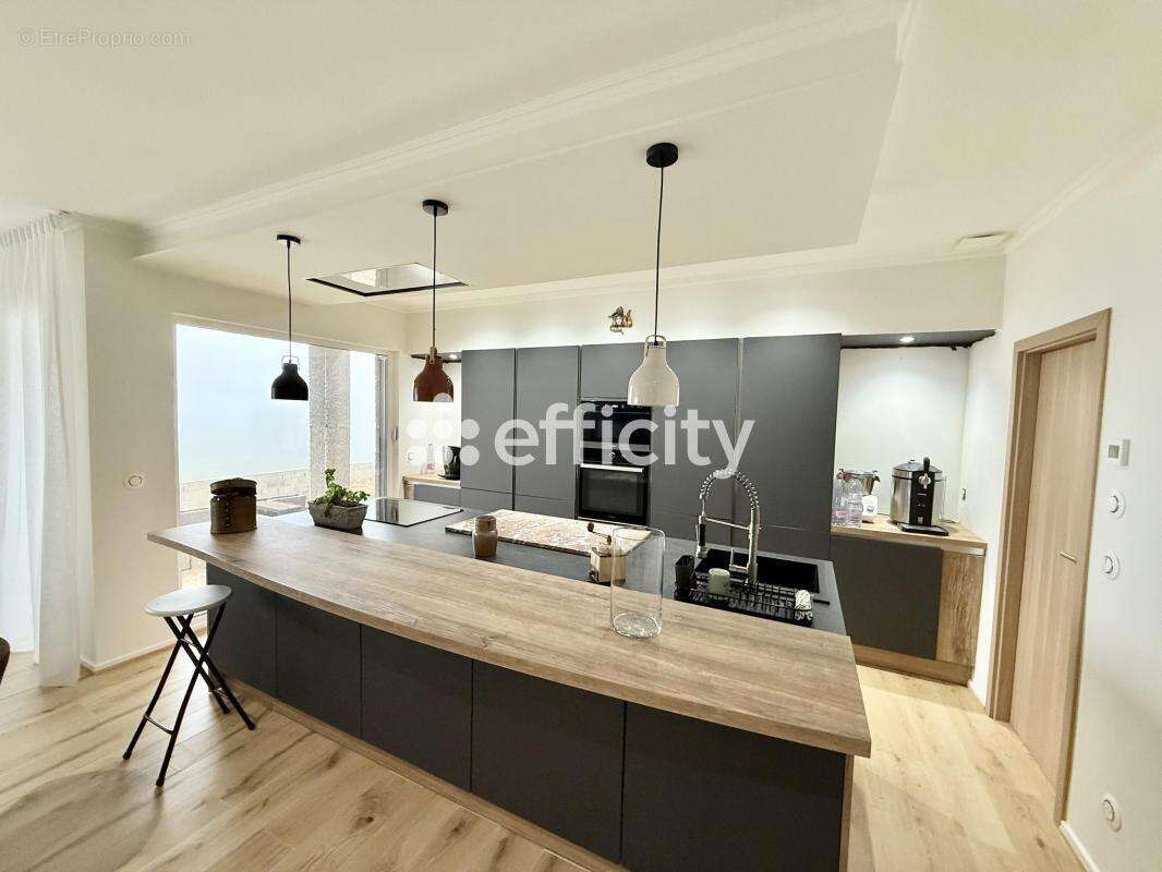 Maison à VIVIERS-SUR-CHIERS