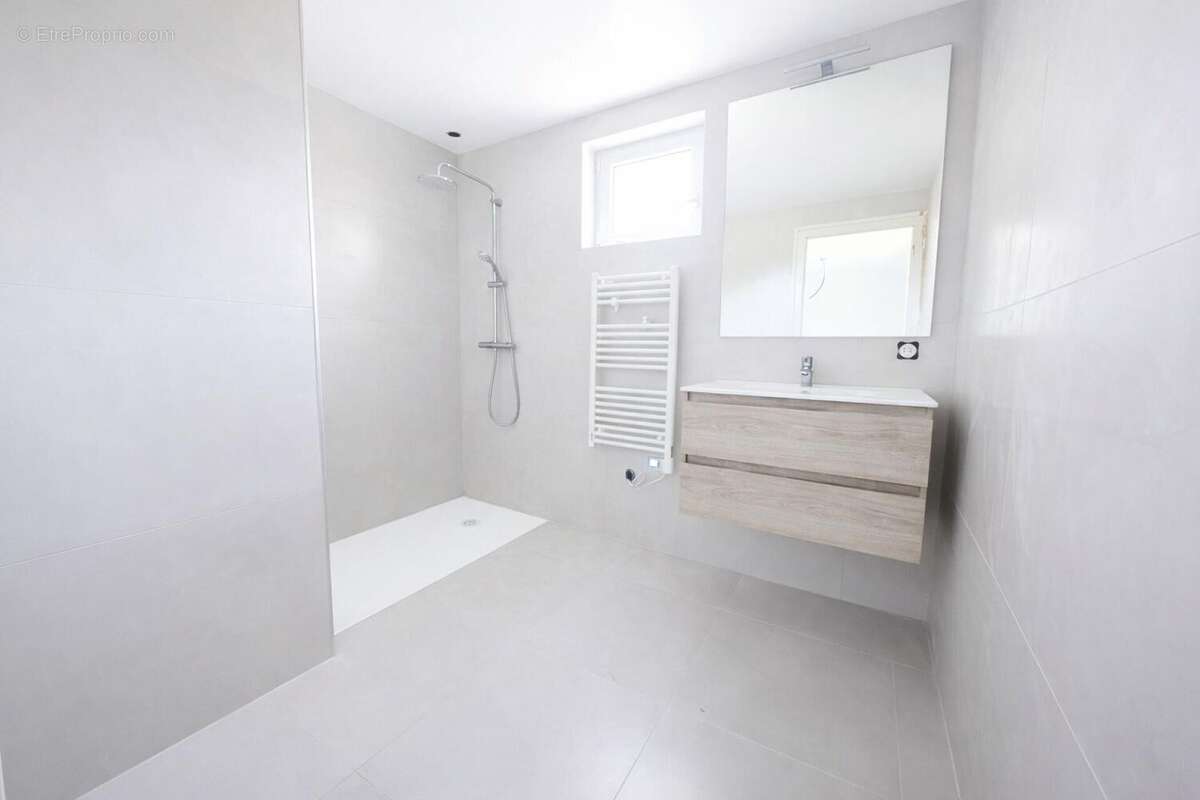 Photo 9 - Appartement à BAGE-LE-CHATEL
