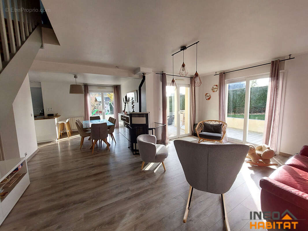 Maison à SAINT-THUAL