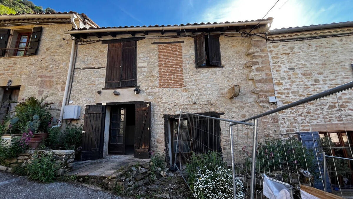 Maison à LARROQUE