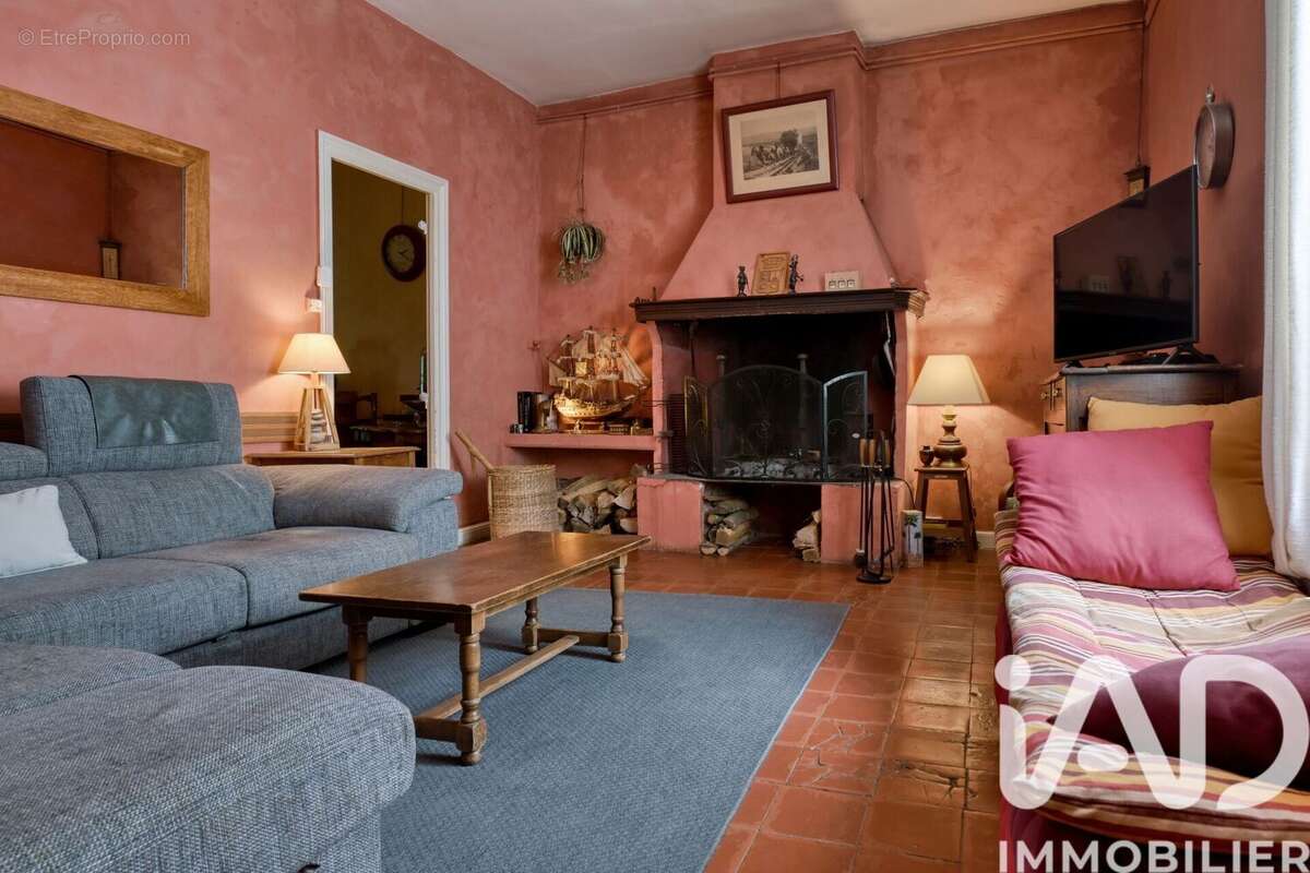 Maison 845 m² à Monze  - photo 6