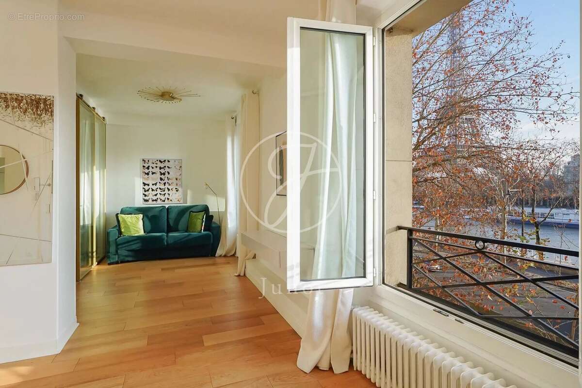 Appartement à PARIS-16E