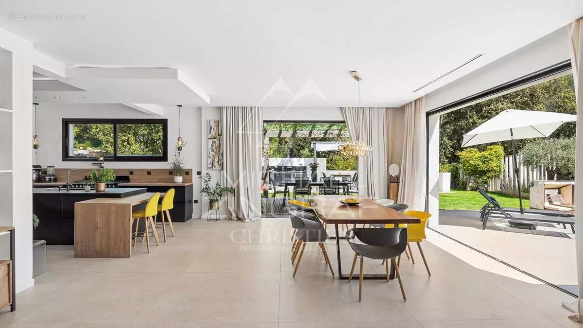 Maison à ROQUEFORT-LES-PINS