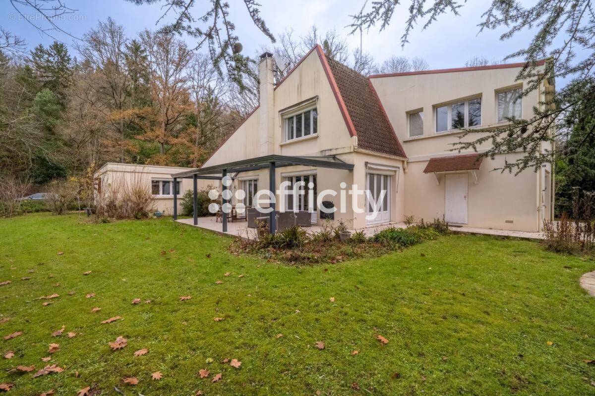 Maison à DAMPIERRE-EN-YVELINES