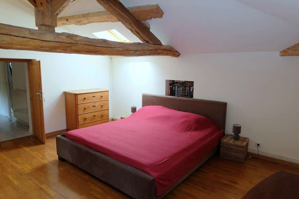 Impressionnante maison en pierre avec piscine et jardins très privés - photo 13