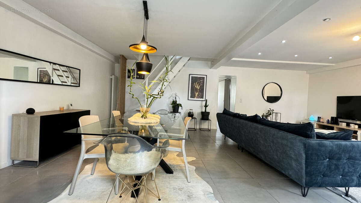 Maison à SAINT-PIERRE-DU-PERRAY