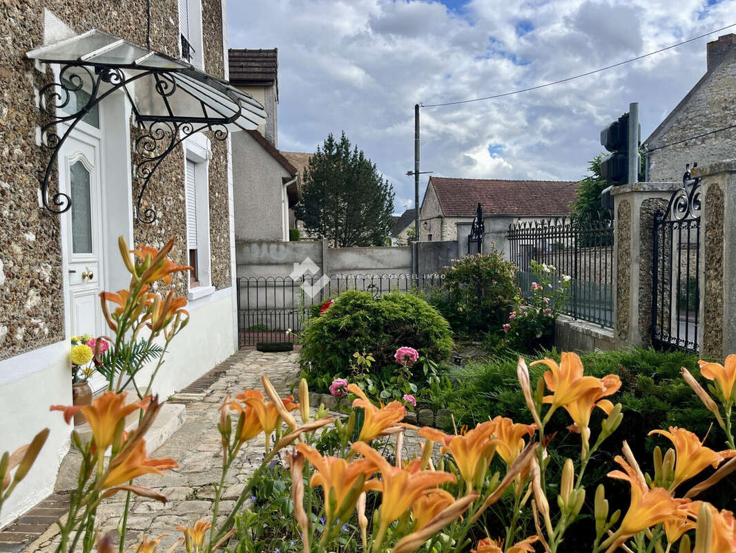 Maison à ORVILLIERS