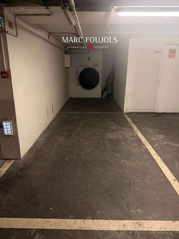 Parking à PARIS-2E