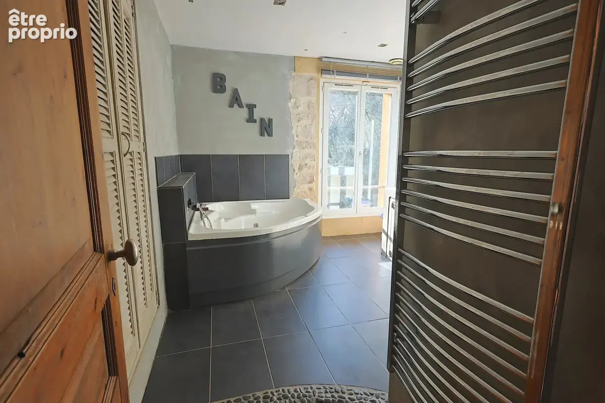 Exclusivité – vallauris – ancienne bergerie rénovée – 193 m² – 5 chambres – piscine - photo 35