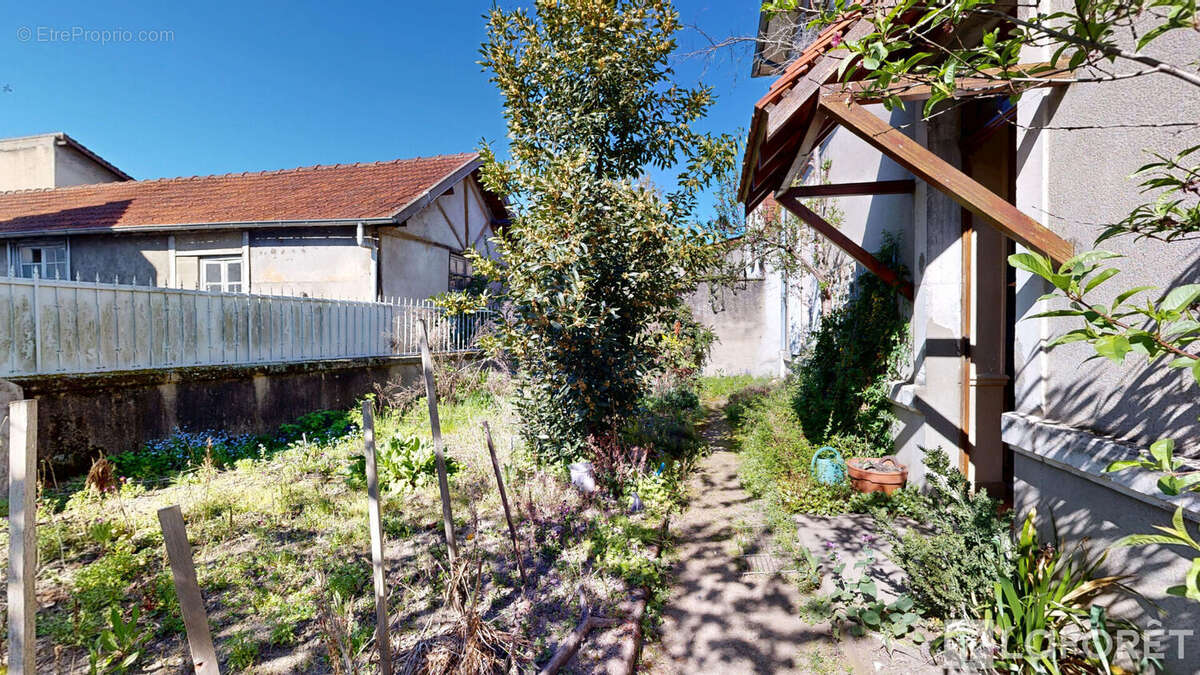 Maison à YZEURE